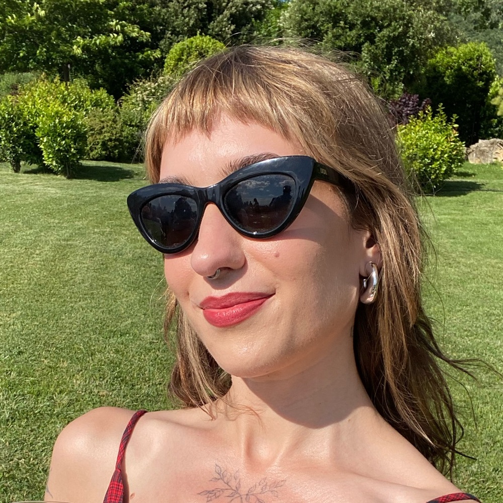 Meet your Posher, Emily